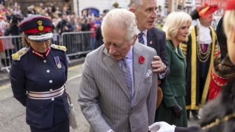 Kunjungan Ke Kota York Inggris, Raja Charles III Dilempari Telur