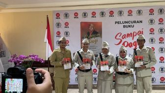 Patut Diapresiasi! Wakil Ketua DPRD Surabaya luncurkan buku kisah COVID-19 "Sampai Pagi"