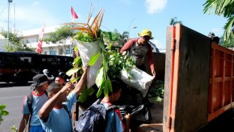 Walikota Surabaya Bergerak Biasakan Warga Kerja Bakti Demi Kebersihan Lingkungan