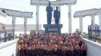 Peringati Hari Pahlawan, Ribuan pelajar SD ikuti jalan sehat di Rangkah Surabaya