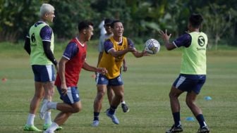 Persib Jajal Lapangan YIS Jelang Lawan Persebaya