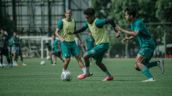 Aji Santoso Rotasi Para Pemainnya Jelang Lawan Persik Kediri