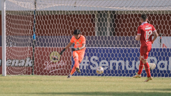 Penampilan Gemilang Ernando Selamatkan Persebaya dari Kekalahan