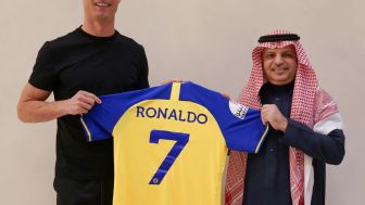 Breaking News: Ronaldo Tandatangani Kontrak Berdurasi Dua Setengah Tahun bersama Al Nassr