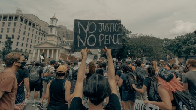 Mahasiswa UPN Demo Pulang dengan Tangan Kosong Karena Tidak Bertemu dengan Gubernur Jawa Timur