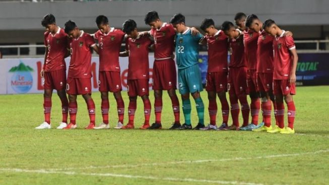 Menyentuh, Ini yang Dilakukan Pemain dan Ofisial Timnas Indonesia setelah Lawan Palestina