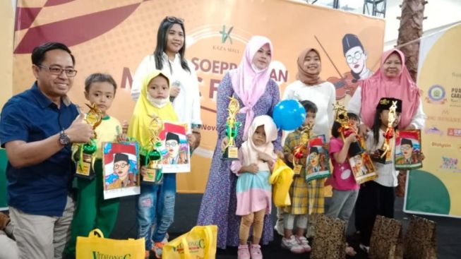 Peringati Hari Pahlawan! Ratusan anak semarakkan WR Soepratman-Music Fest di Surabaya