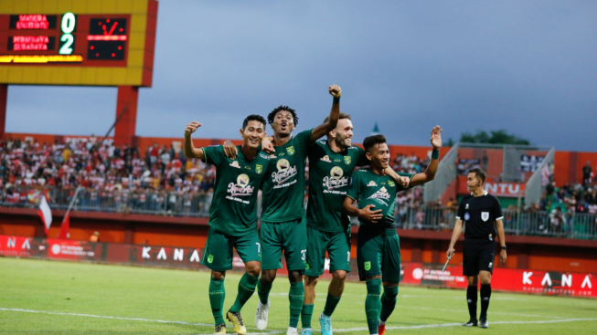 Hempaskan Madura United 2-0, Persebaya Jaga Tren Kemenangan
