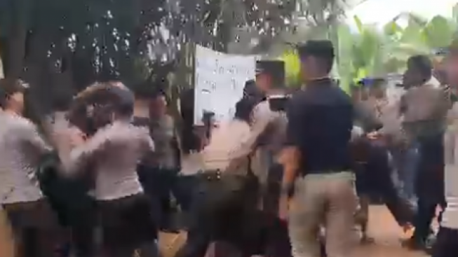 Aksi Damai Warga Dusun Pematang Besaro Menolak Lahan Diambil Perusahaan Sawit Berujung Dibubarkan Paksa