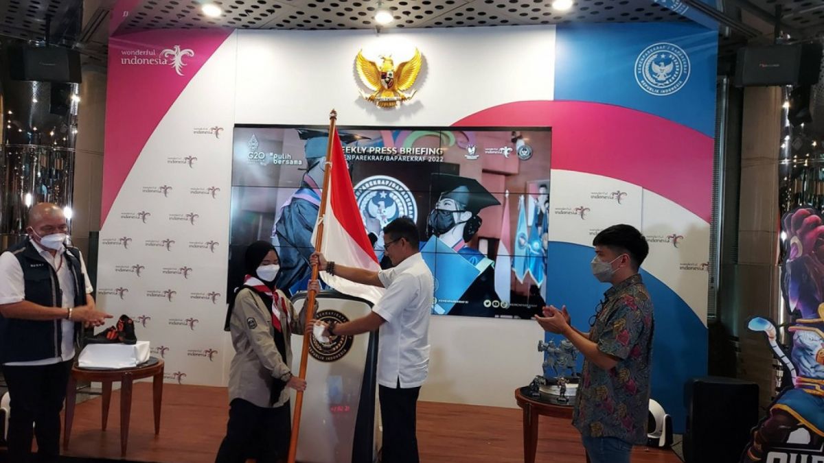 Khansa Syahla usai dilepas oleh Menteri Pariwisata dan Ekonomi Kreatif (Menparekraf) Sandiaga Salahuddin Uno [Instagram]