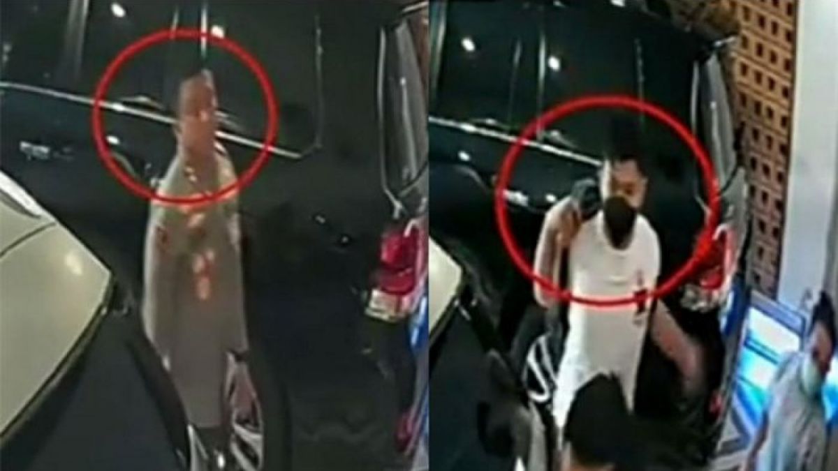 Ferdy Sambo dan Brigadir J dalam Tangkapan layar rekaman CCTV Kediaman FS [Youtube]