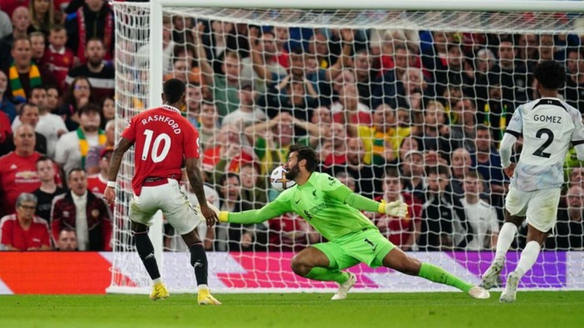 Manchester United (2) vs (1) Liverpool [Instagram]