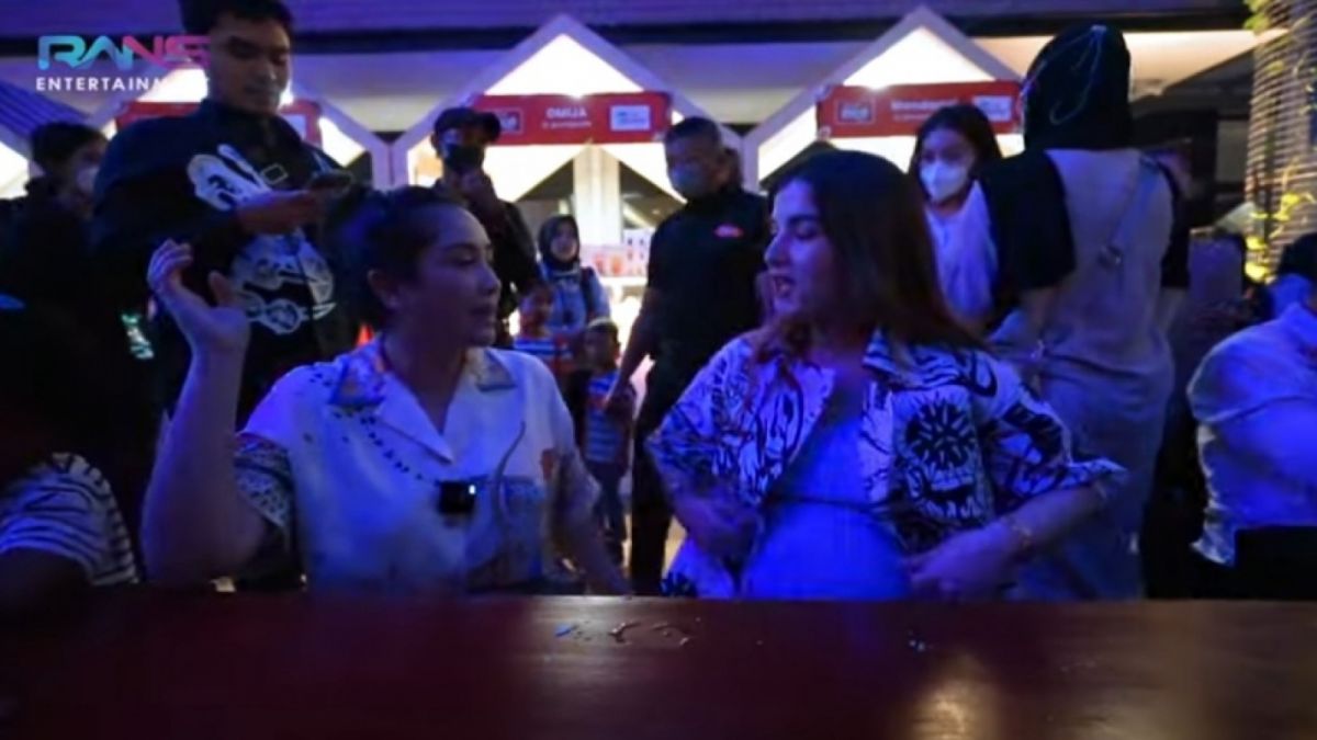 Tasya Farasya di Jajaran Festival bersama Nagita Slavina [Youtube Rans Entertainment]