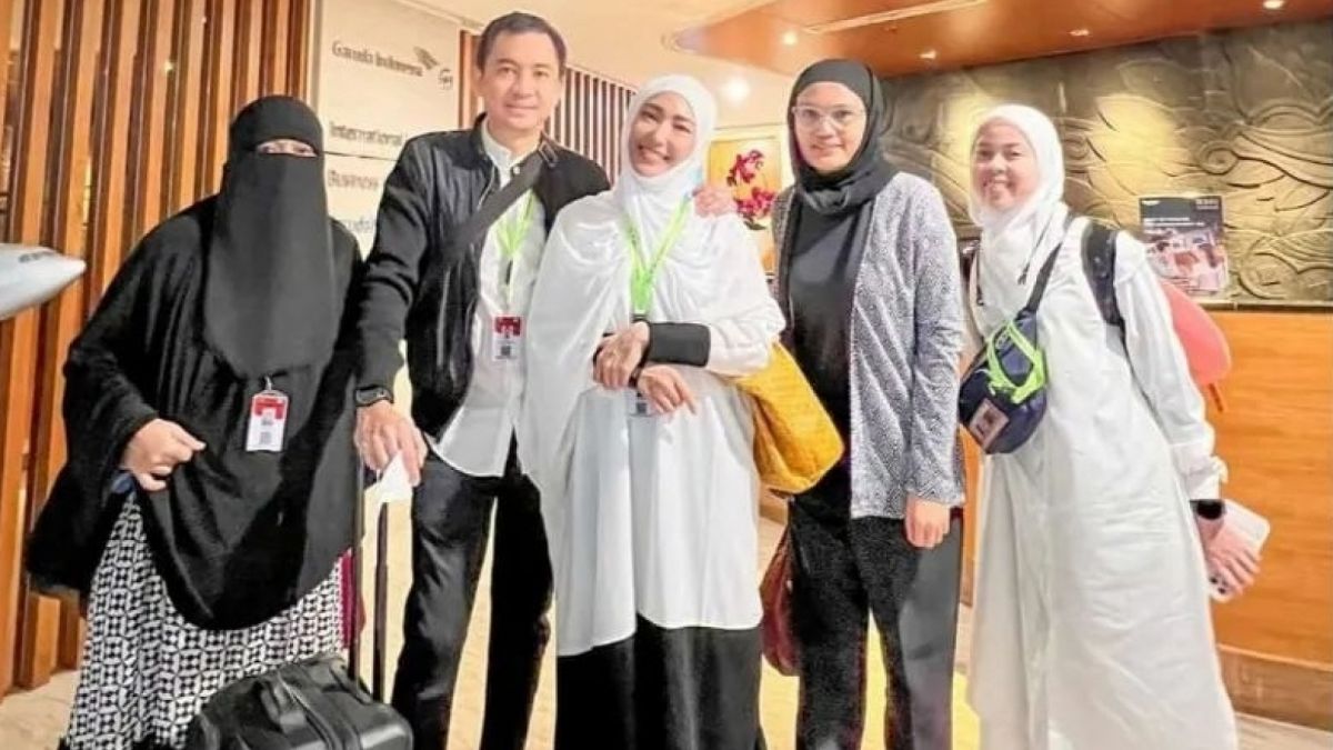 Ayu dewi Berangkat Umrah [INstagram]