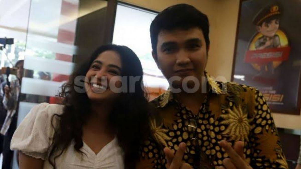 Dewi Perssik dan aldi Taher memenuhi panggilan kepolisian [Suara.com]