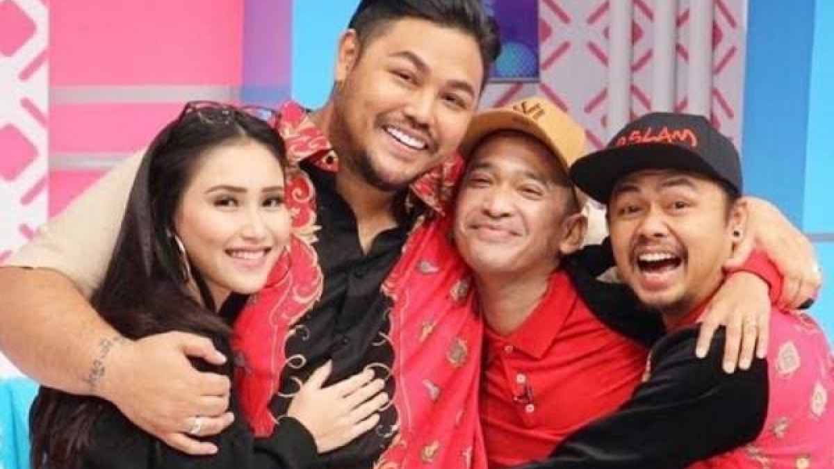 Host Brownis Trans TV [Instagram]