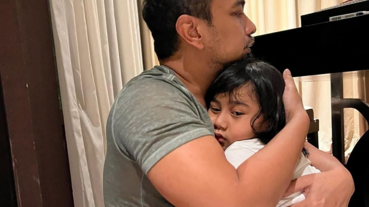 Bebi Romeo dan sang buah hati dalam unggahan Meisya Siregar [Instagram]