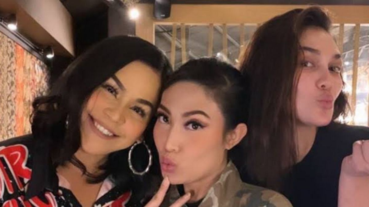 Melaney Ricardo, Ayu Dewi dan Luna Maya yang bersahabat. [Instagram]