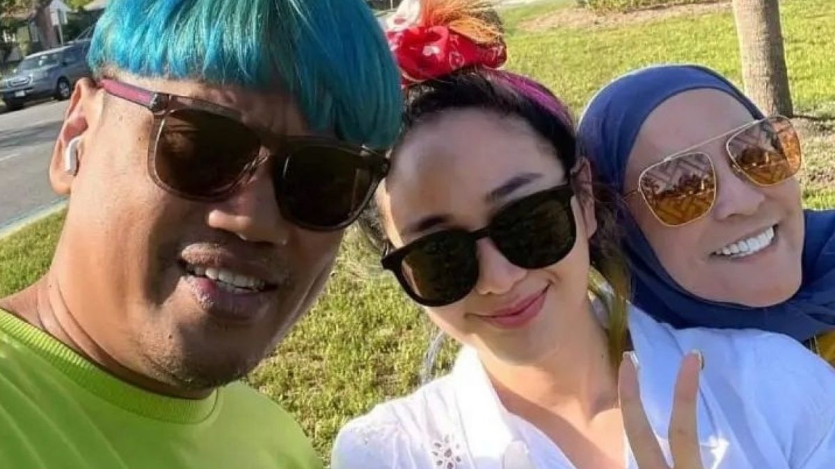 Uya Kuya, Denise Chariesta dan Astrid ketika di Amerika. [Instagram]