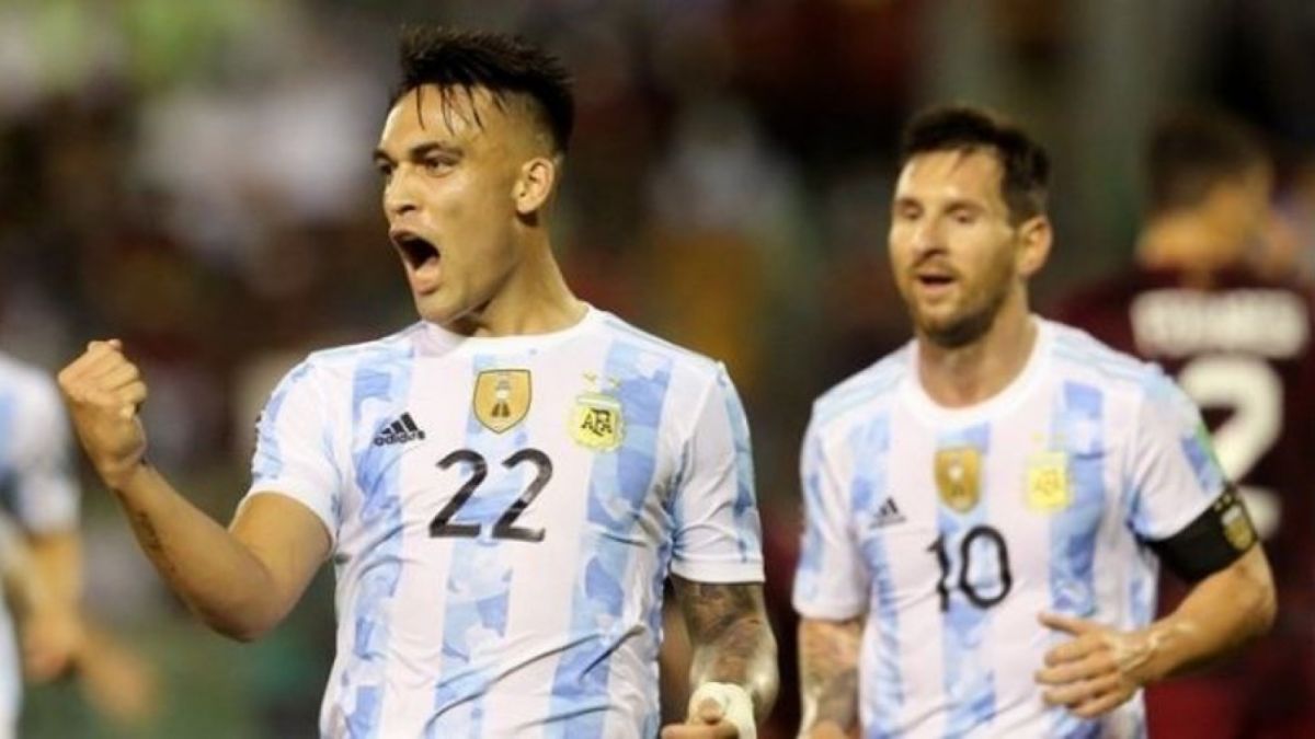 Piala Dunia - Kualifikasi Amerika Selatan - Venezuela Argentina - Estadio Olimpiade, Caracas, Venezuela - 2 September 2021 Pemain Argentina Lautaro Martinez merayakan gol pertama mereka (dok REUTERS)