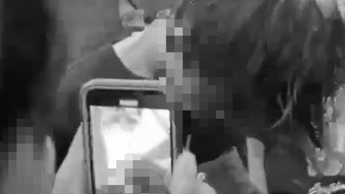 Diduga T ditimpuk dengan telur. [Instagram]