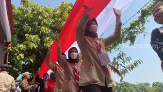 Memperingati Hari Kemerdekaan Indonesia, Warga Tangsel Bentangkan Bendera 3.522 Meter
