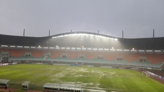 Laga Timnas Palestina U-17 vs UEA Ditunda Sejenak, Stadion Pakansari Diguyur Hujan Deras.