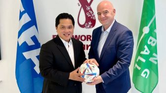 Erick Thohir saat bertemu Presiden FIFA, Gianni Infantino di Doha, Qatar, Rabu 5 Oktober 2022