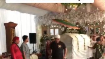Viral Keranda Hadiri Pernikahan