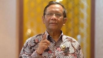 Menkopolhukam Mahfud MD Gak Peduli Seberapa Besar Kandungan Kimia Gas Air Mata