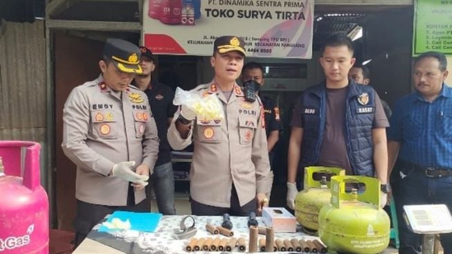 Demi Cuan Berlipat, Penjual Gas di Pamulang Mengoplos Elpiji 3 kg Menjadi 12 kg