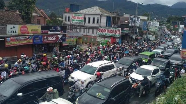 Macet di jalur Puncak Karena Tanggal Merah Maulid