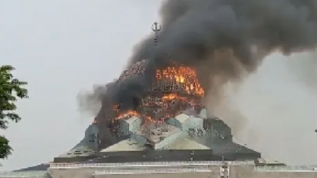 Kebakaran Kubah Masjid Islamic Center, Jakarta Utara, pada pukul 15.47 WIB.