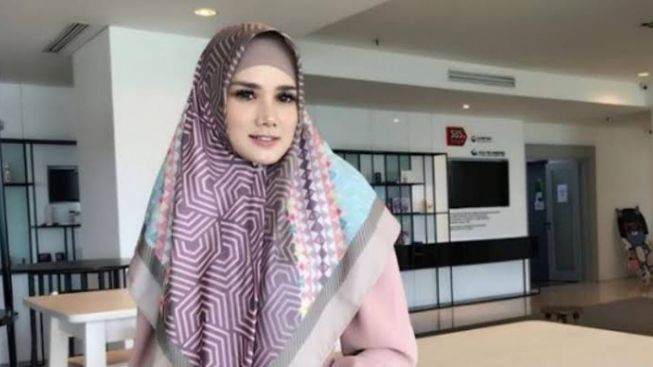 Mulan Jameela Ceritakan Alasan Berhijab dan Hijrah Memperbaiki Diri Karena Dihantui Perasaan Ini