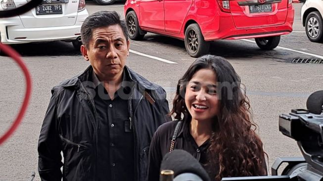 Dewi Perssik Lanjutkan Proses Hukum Wanita Penghinanya yang Diduga Fans Leslar, Warganet: Artis yang Dibela Gak Peduli, Lagi Tidur-tiduran