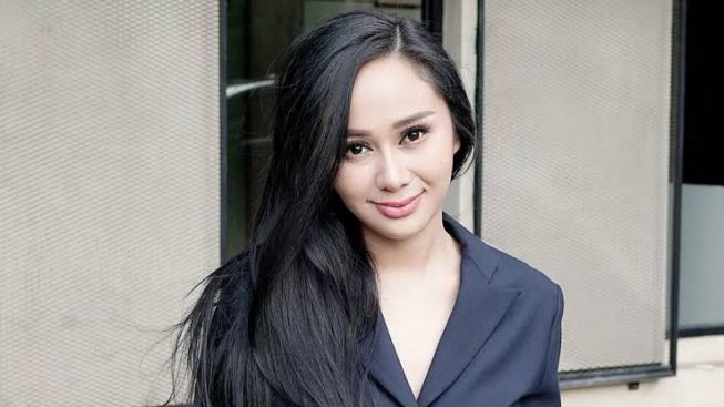 Makin Nyerempet! Denise Chariesta Beberkan Awal Pertemuan dengan Sosok RD, Jelas Mengarah ke Regi Datau