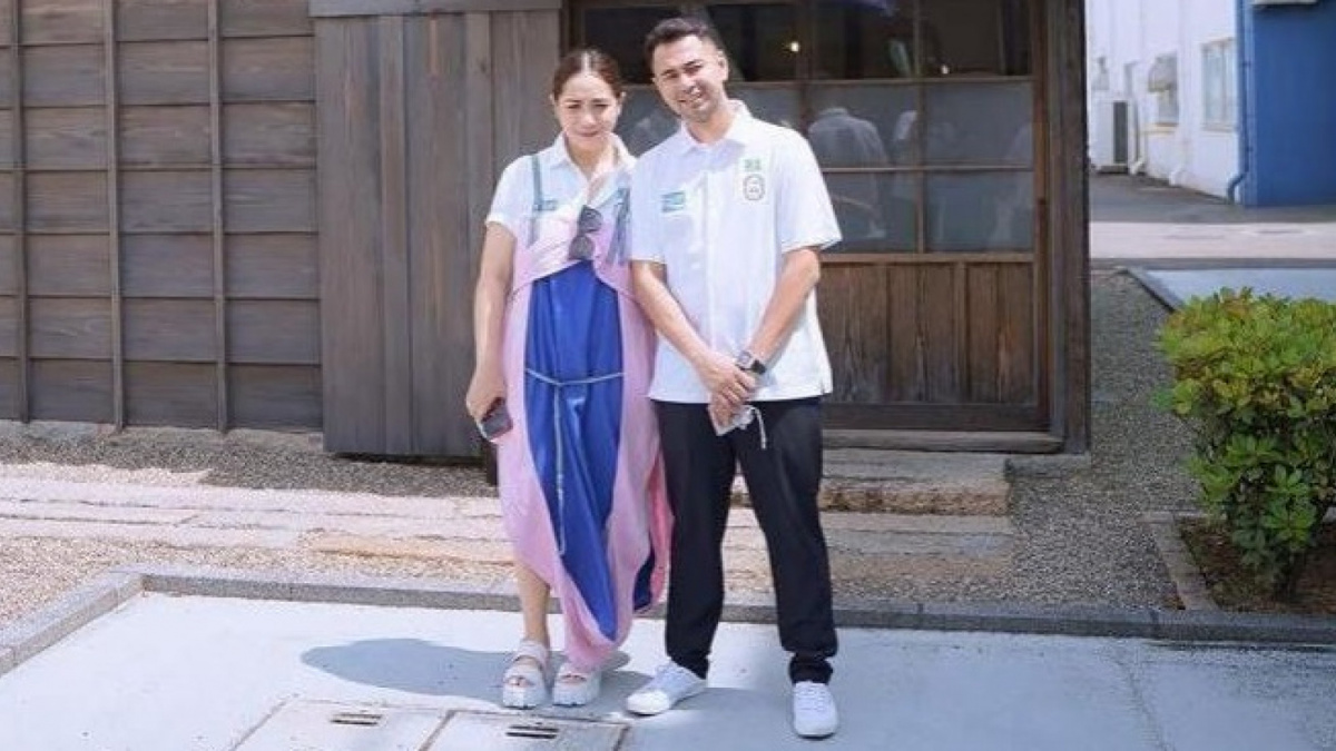 Model baju mahal Nagita Slavina bikin bingung [Instagram/raffinagita1717]