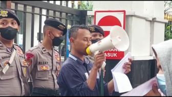 Di Kantor Bappenas Komasi Desak Suharso Mundur