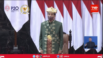 Jokowi Pakai Baju Adat Asal Ahok, Ma'ruf Amin Pakai Baju Asal Jokowi