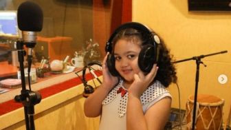 Ikuti Jejak Krisdayanti, Amora Lemos Dikontrak Sony Music