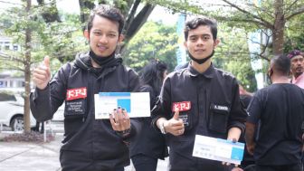 Kelompok Penyanyi Jalanan Bandung Didata untuk Dapat ATM Bank BJB