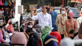 Apa Saja Bantuan yang Diberikan Presiden Jokowi di Pasar Cicaheum?