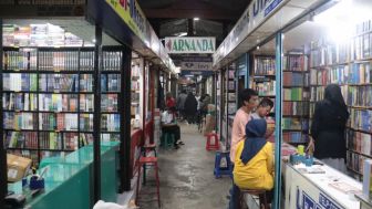 Berburu Buku di Pasar Palasari Bandung