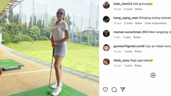 Aura Kasih Pegang Stick Golf, Penggemar pun Ternganga