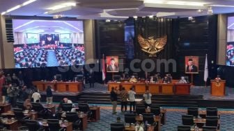 DPRD Jakarta Berhentikan Anies Baswedan