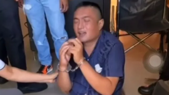 Bripka S Menangis dengan Tangan Terborgol, Sebelumnya Ia Menampat Polisi Militer