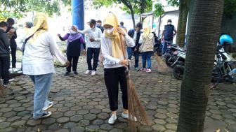 Ribuan Warga Turun ke Jalan Bersihkan Sampah Kota Bandung