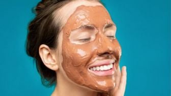 Kulit Kering dan Flek Hitam? Enyahkan dengan 15 Masker Alami