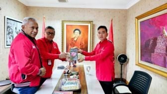 Dipanggil DPP PDIP, Gibran Diberi Buku Perjalanan Megawati Gemari Tanaman