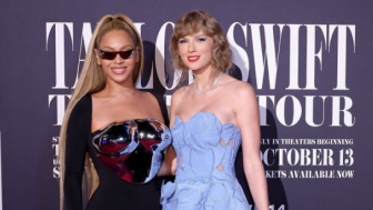 Fans Sambut Kehebohan Film Perdana Taylor Swift 'The Eras Tour' Beyonce Ikutan Nonton